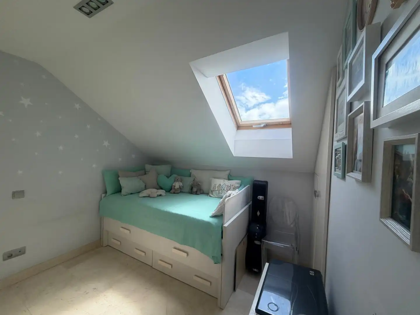 Schlafzimmer von Maisonette zum Verkauf in Torrelodones mit Heizung, Balkon und Gemeinschaftspool