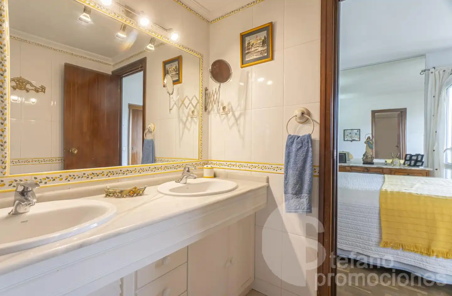 Bathroom of Flat for sale in Málaga  with Parquet flooring, Terrace and Storage room