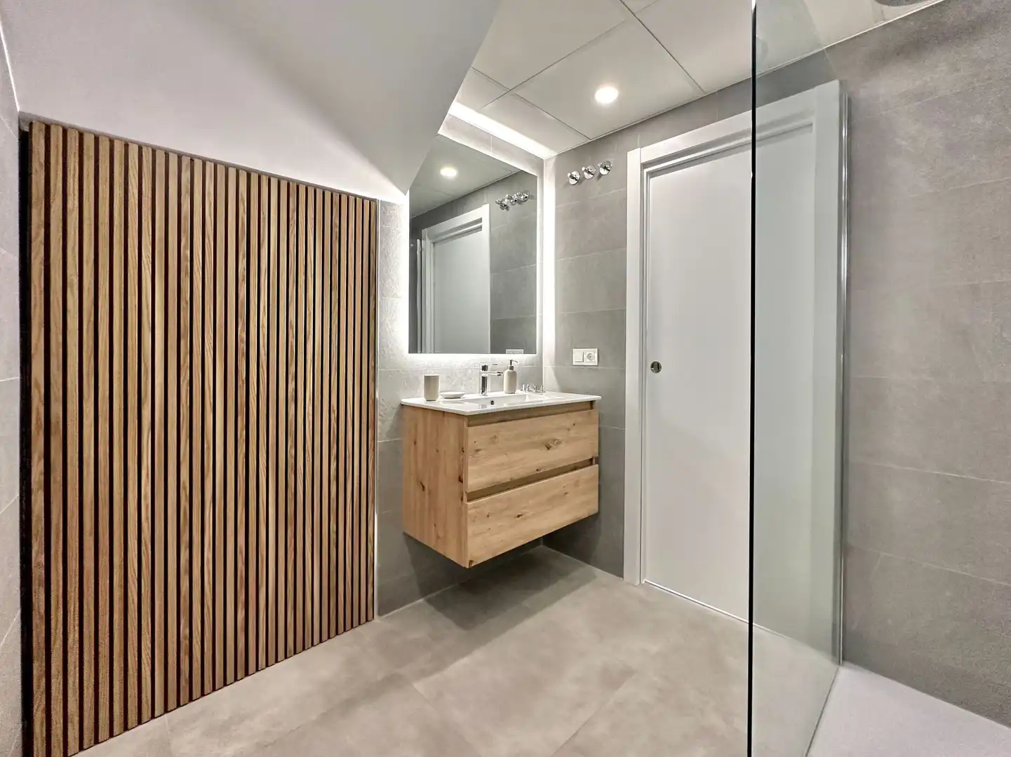 Badezimmer von Dachboden zum Verkauf in Almuñécar mit Klimaanlage, Terrasse und Schwimmbad