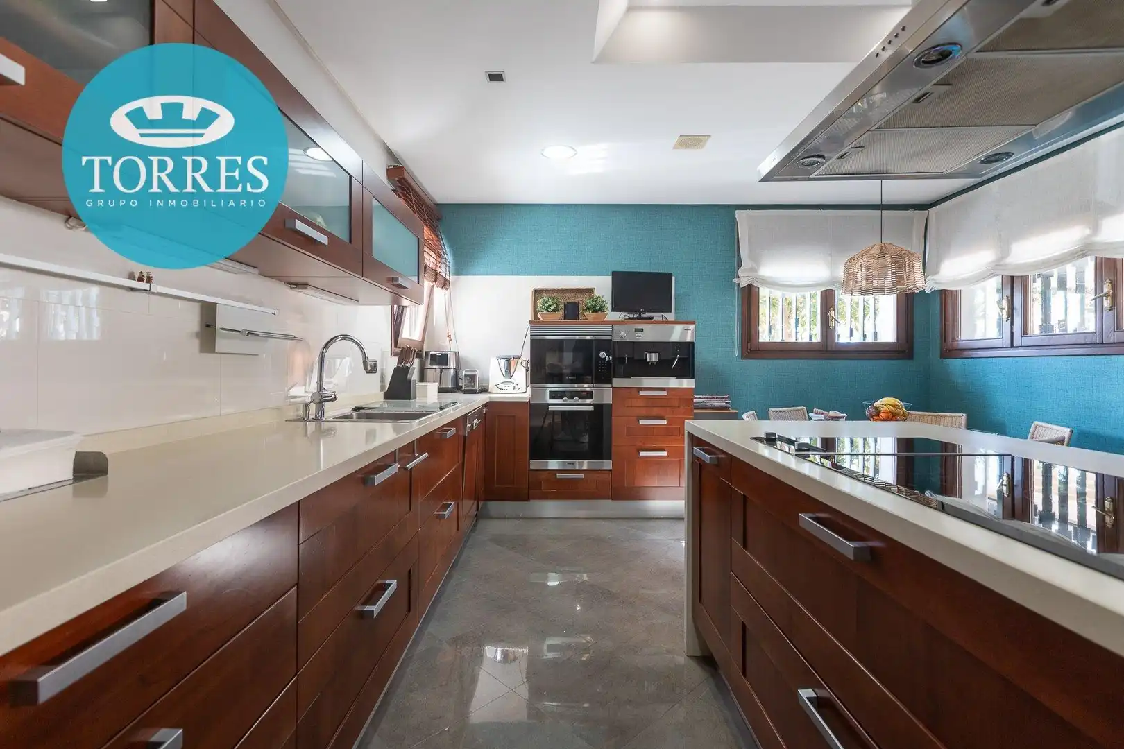 Cocina de Casa o chalet en venta en Málaga con Aire acondicionado, Calefacción y Jardín privado