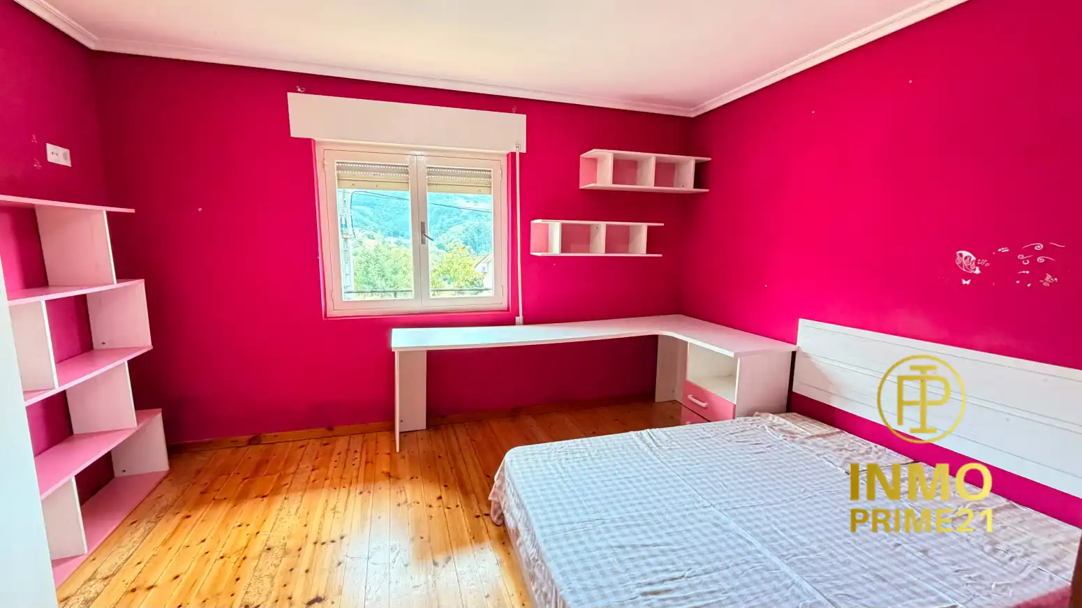 Habitación de Casa o chalet en venta en Corvera de Toranzo con Parquet y Balcón