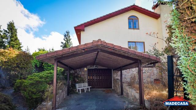 Casa-chalet en Venta en Calle Luxemburgo en Estación del Espinar