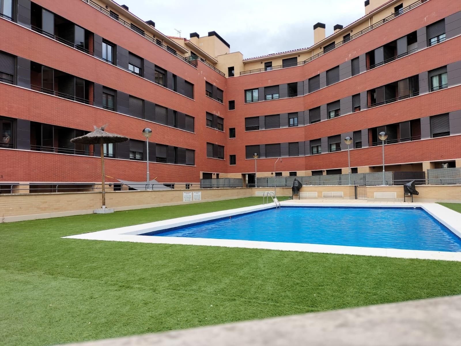 Swimming pool of Flat for sale in Arroyo de la Encomienda  with Heating, Parquet flooring and Terrace