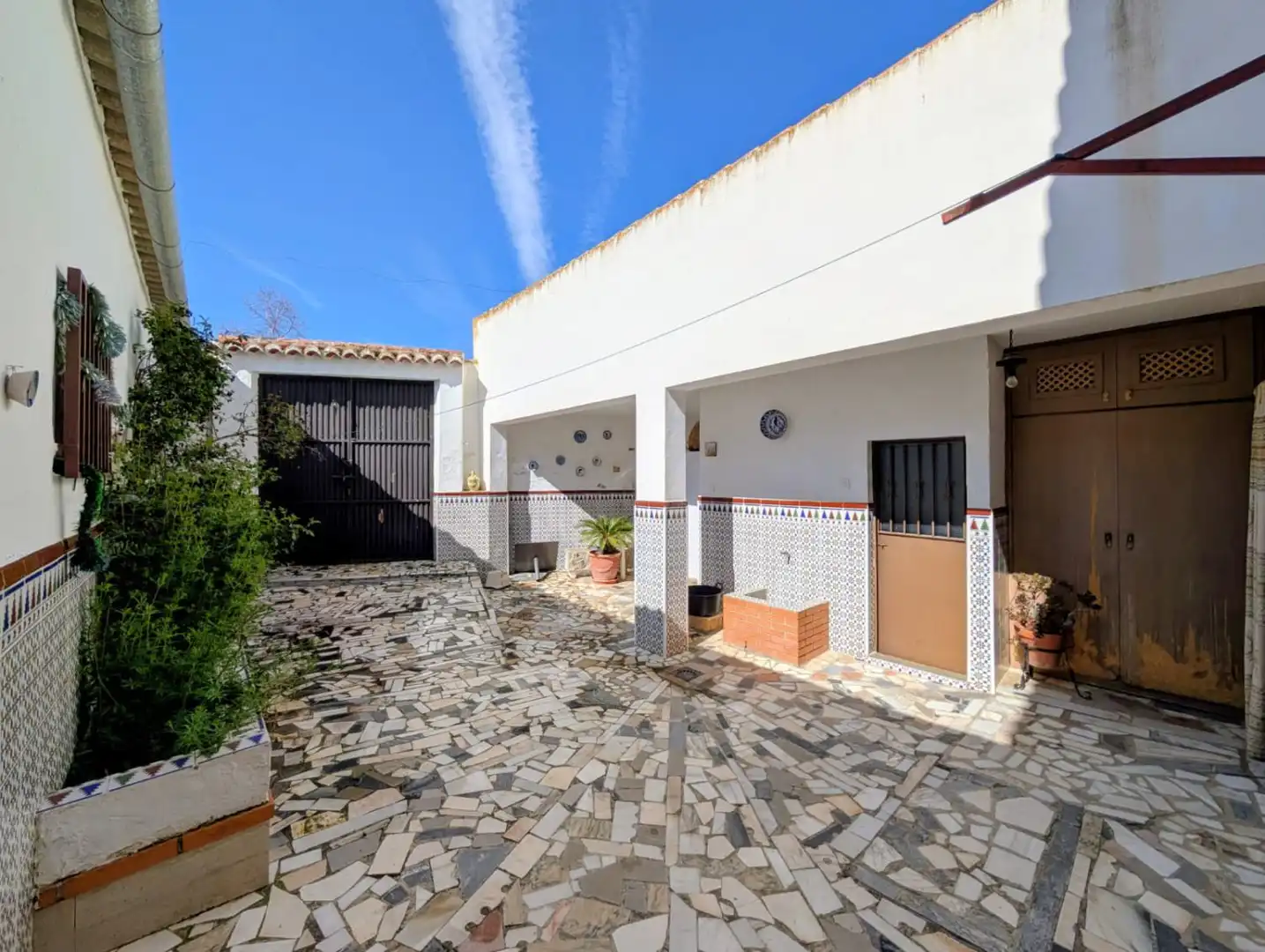 Vista exterior de Casa o xalet en venda en Loja amb Terrassa i Traster