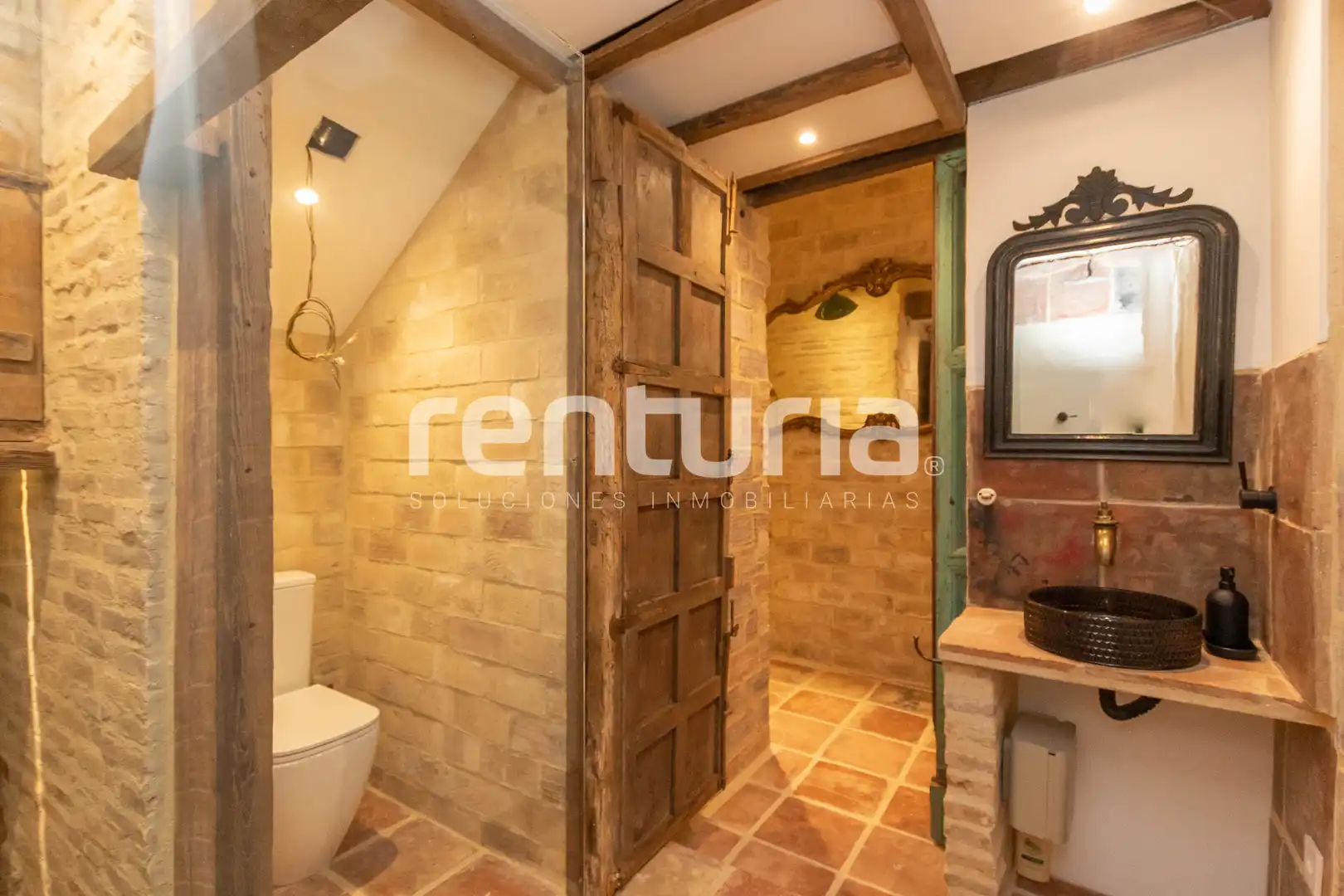 Bathroom of Flat for rent in Valencia  with Air Conditioner, Heating and Furnished