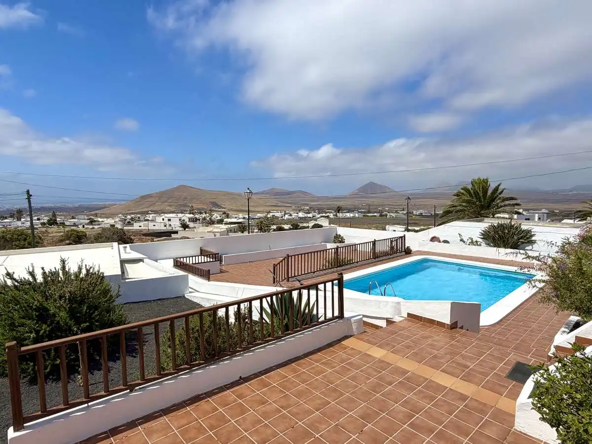 Vista exterior de Casa o chalet en venta en Teguise con Trastero y Amueblado