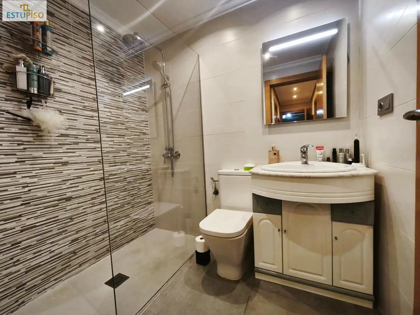Badezimmer von Wohnung zum Verkauf in Vitoria - Gasteiz mit Heizung, Abstellraum und Möbliert