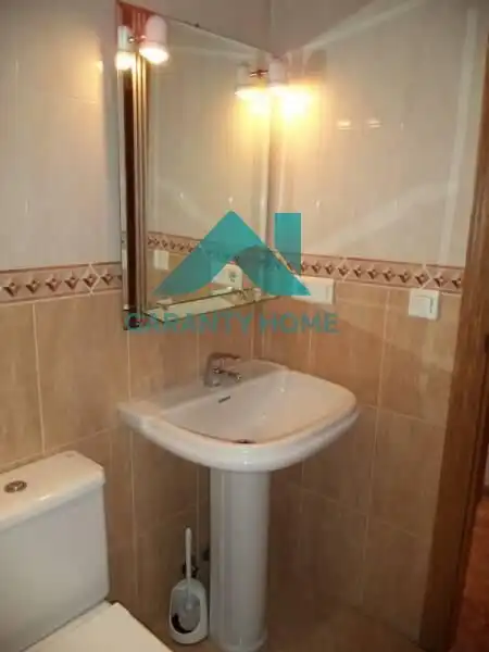 Bany de Apartament de lloguer en Cáceres amb Aire condicionat i Moblat
