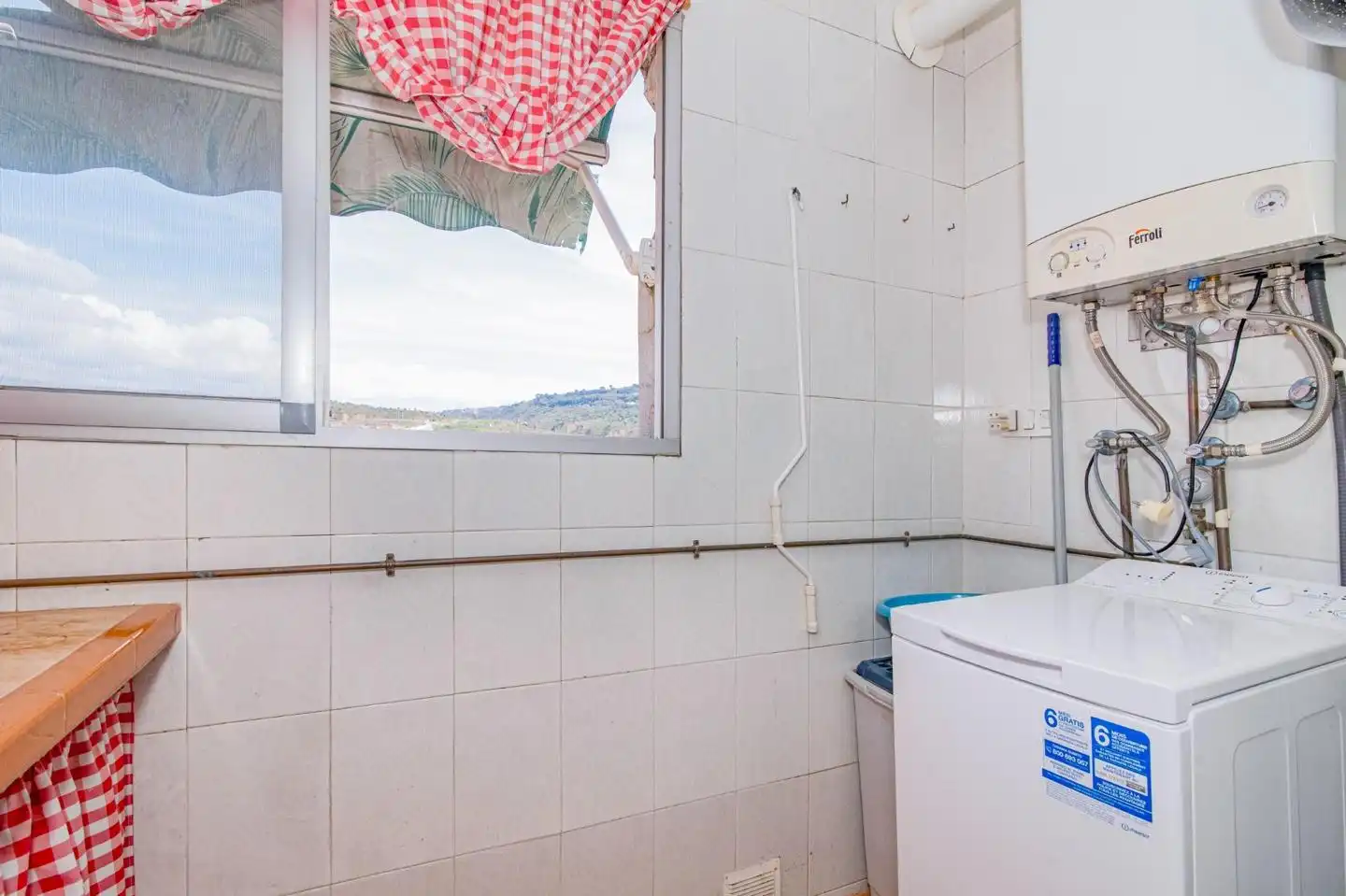 Bathroom of Flat for sale in Granada  with Air Conditioner