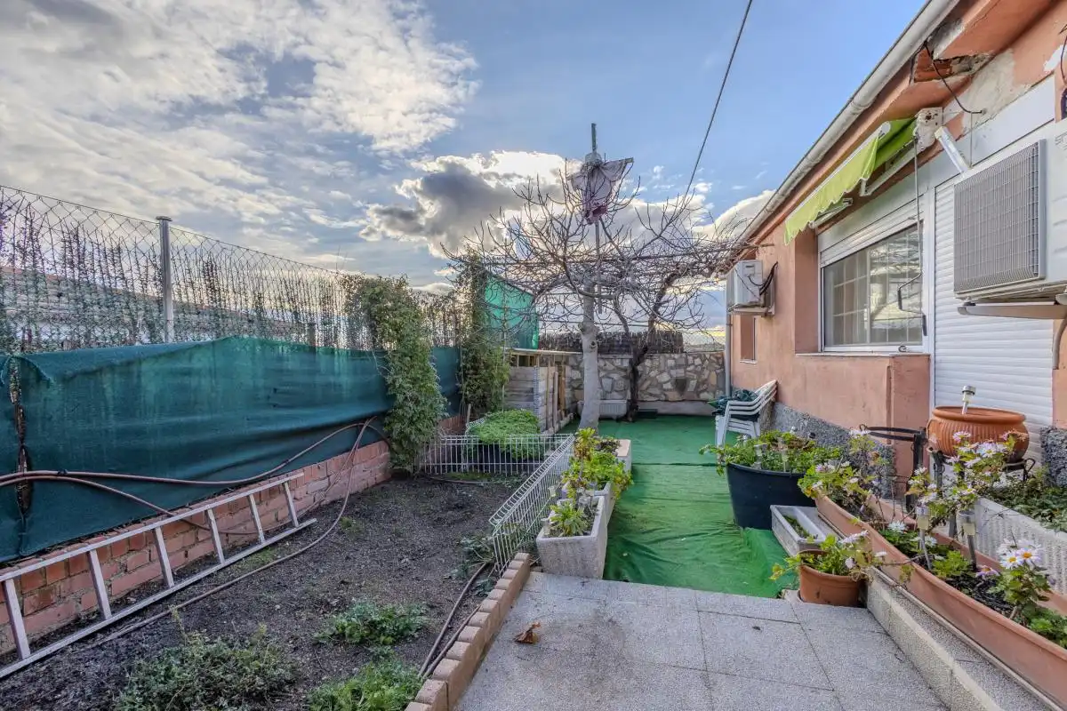 Houses for sale in C. de Sta. Lucía, Parque Guadarrama