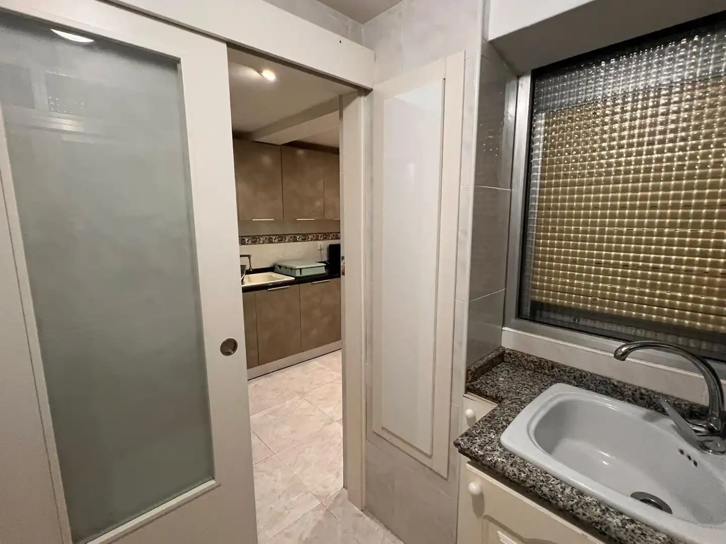 Bathroom of Flat for rent in Valencia  with Air Conditioner