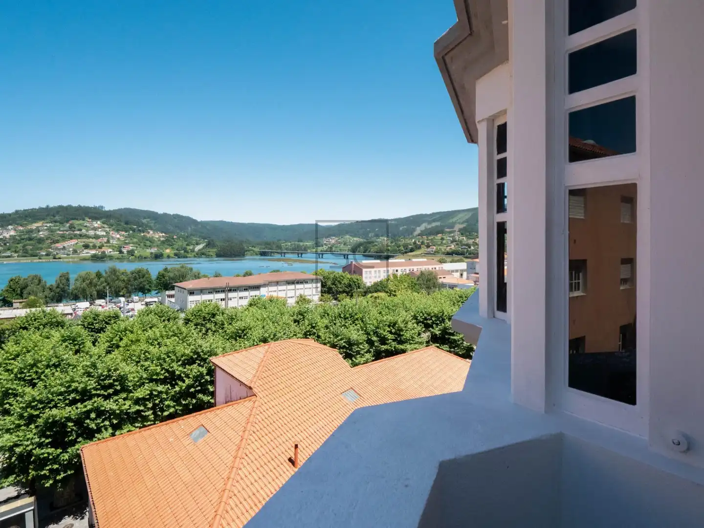 Terrassa de Apartament en venda en Pontedeume amb Calefacció, Parquet i Moblat
