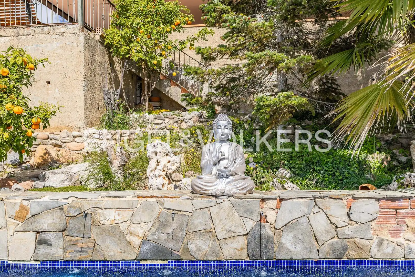 Vista exterior de Casa o xalet en venda en Castellar del Vallès amb Aire condicionat, Calefacció i Jardí privat