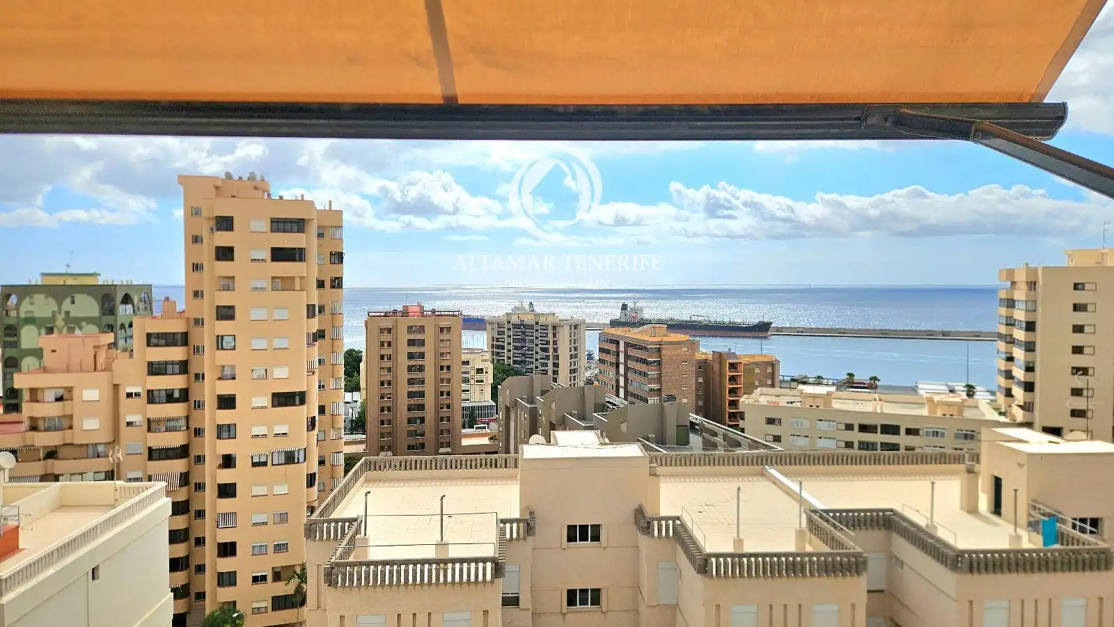 Vista exterior de Apartament en venda en Santa Cruz de Tenerife amb Aire condicionat i Traster