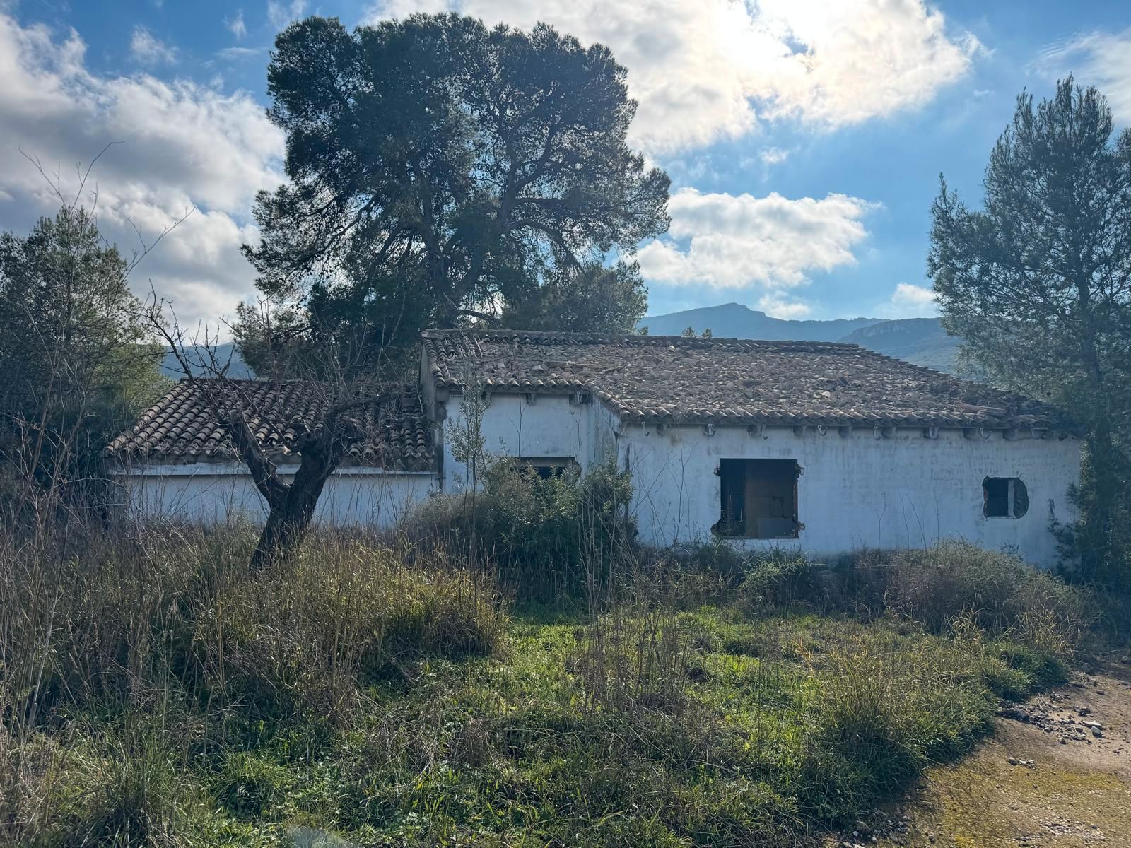 Vista exterior de Finca rústica en venda en Macastre amb Jardí privat, Terrassa i Piscina