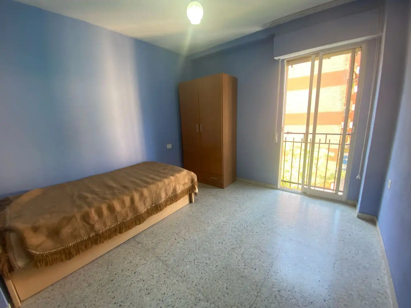 Habitación de Piso en venta en Granada con Amueblado