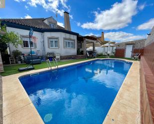 Piscina de Casa o xalet en venda en Almensilla amb Aire condicionat, Jardí privat i Parquet