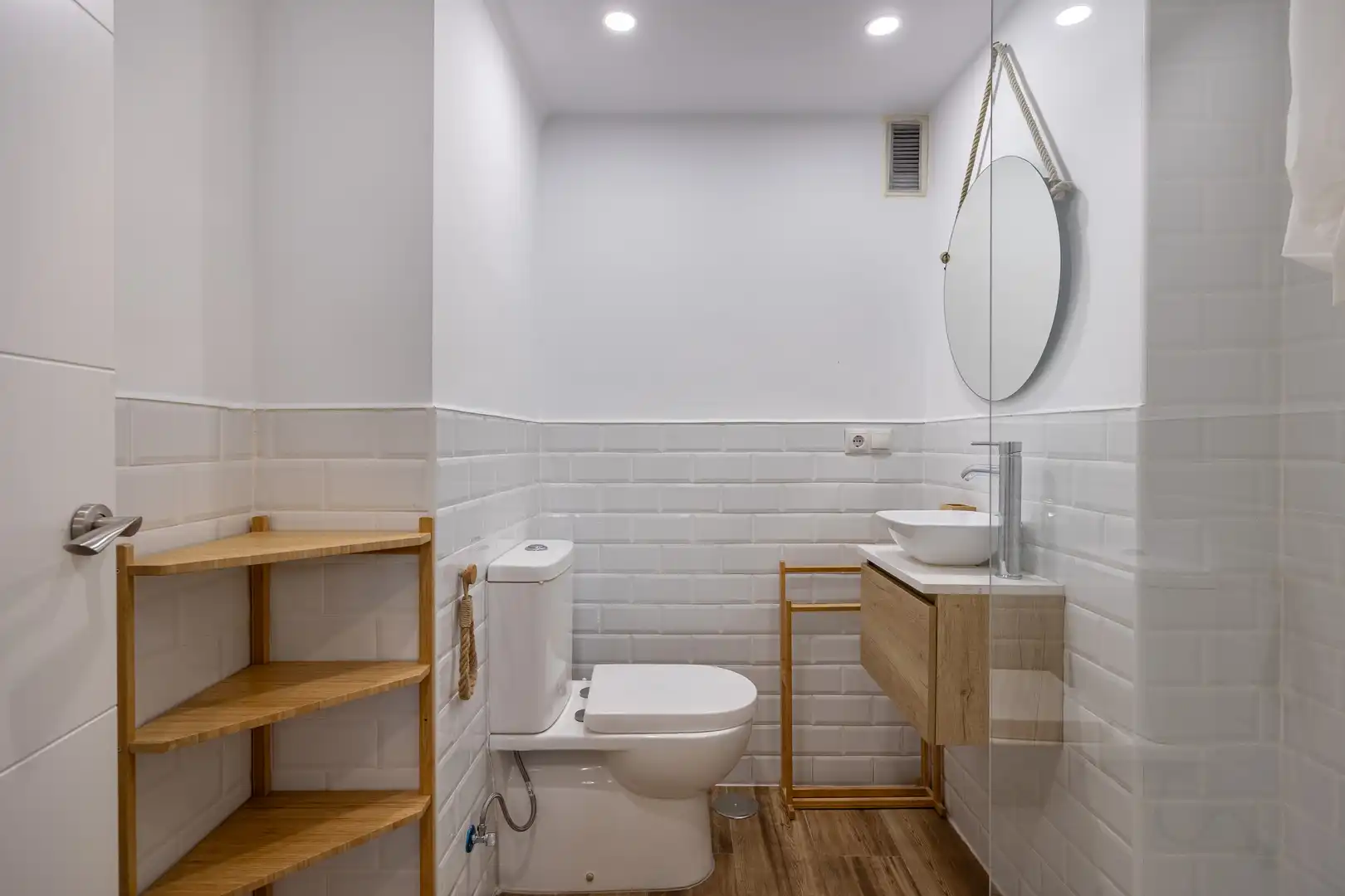 Baño de Piso en venta en Benidorm con Piscina, Amueblado y Piscina comunitaria