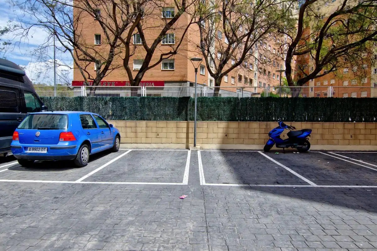 Parking de Piso en venta en Alicante / Alacant con Calefacción y Piscina