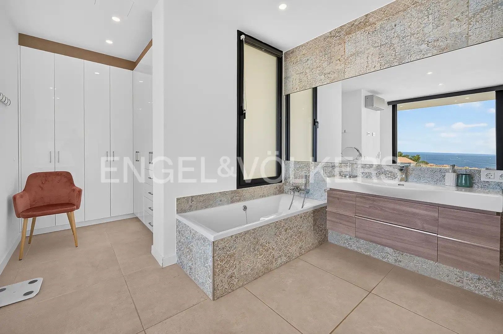 Bathroom of Houses for sale in Adeje  with Air Conditioner, Terrace and Swimming Pool