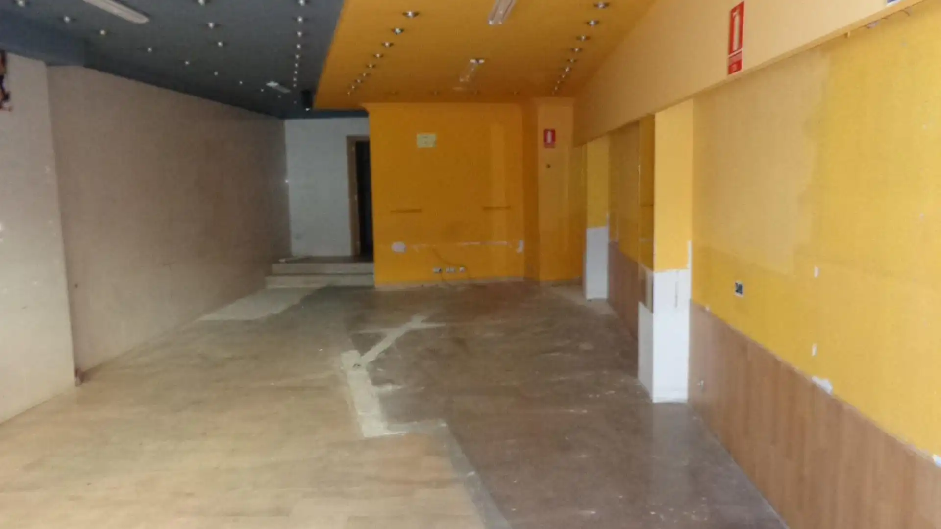 Local comercial en alquiler en Plaza de Toros - Avenida Chapí - Trinquete