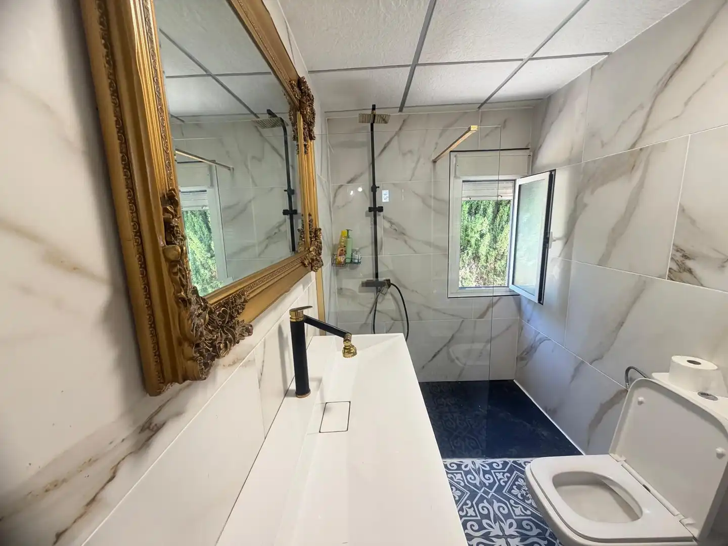 Bany de Casa o xalet en venda en Elche / Elx amb Aire condicionat, Jardí privat i Terrassa