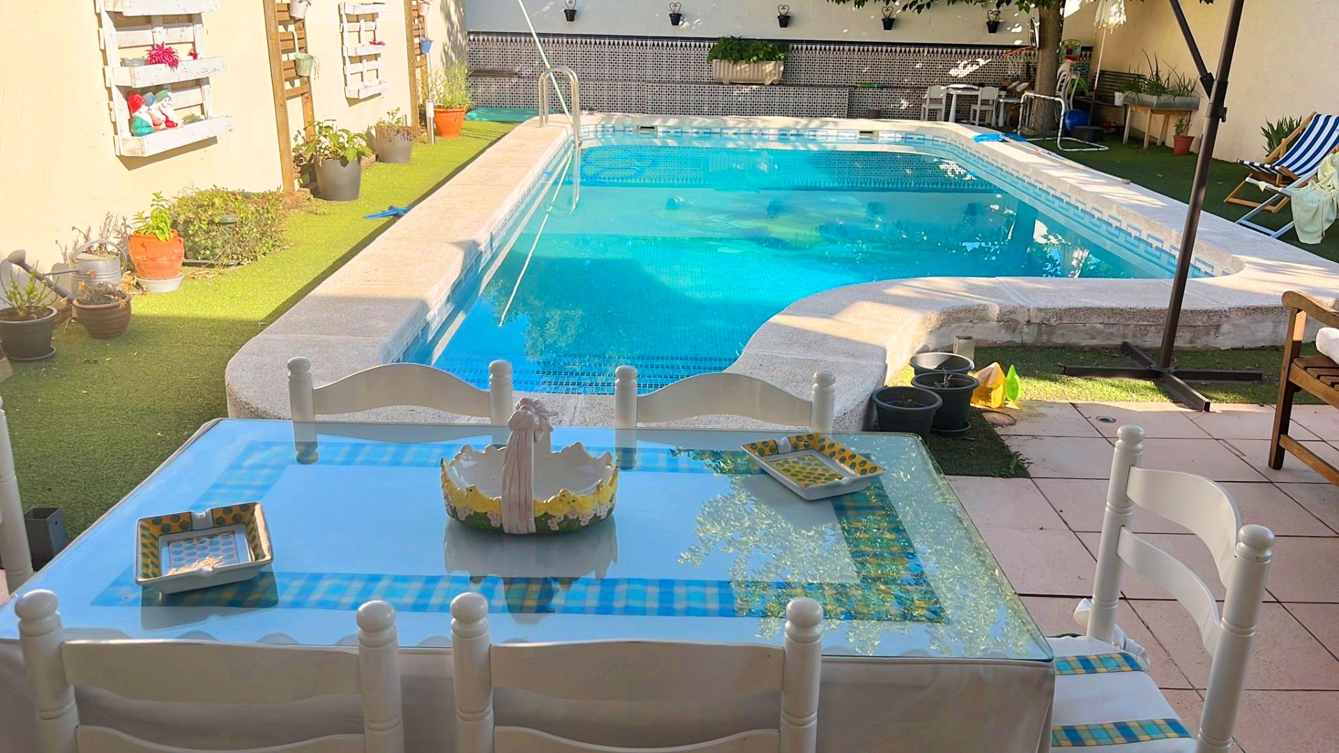 Piscina de Casa adosada en venda en La Gineta amb Aire condicionat, Calefacció i Jardí privat