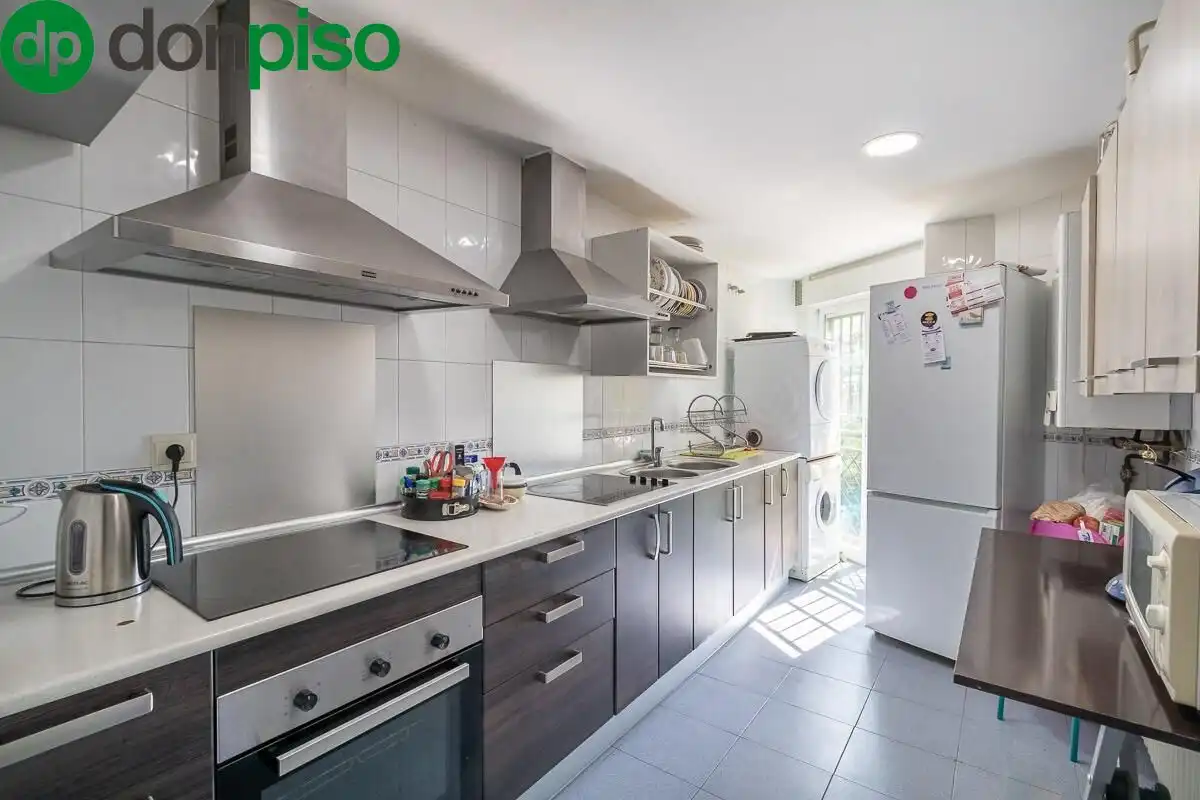 Kitchen of Flat for sale in Granada  with Heating and Storage room