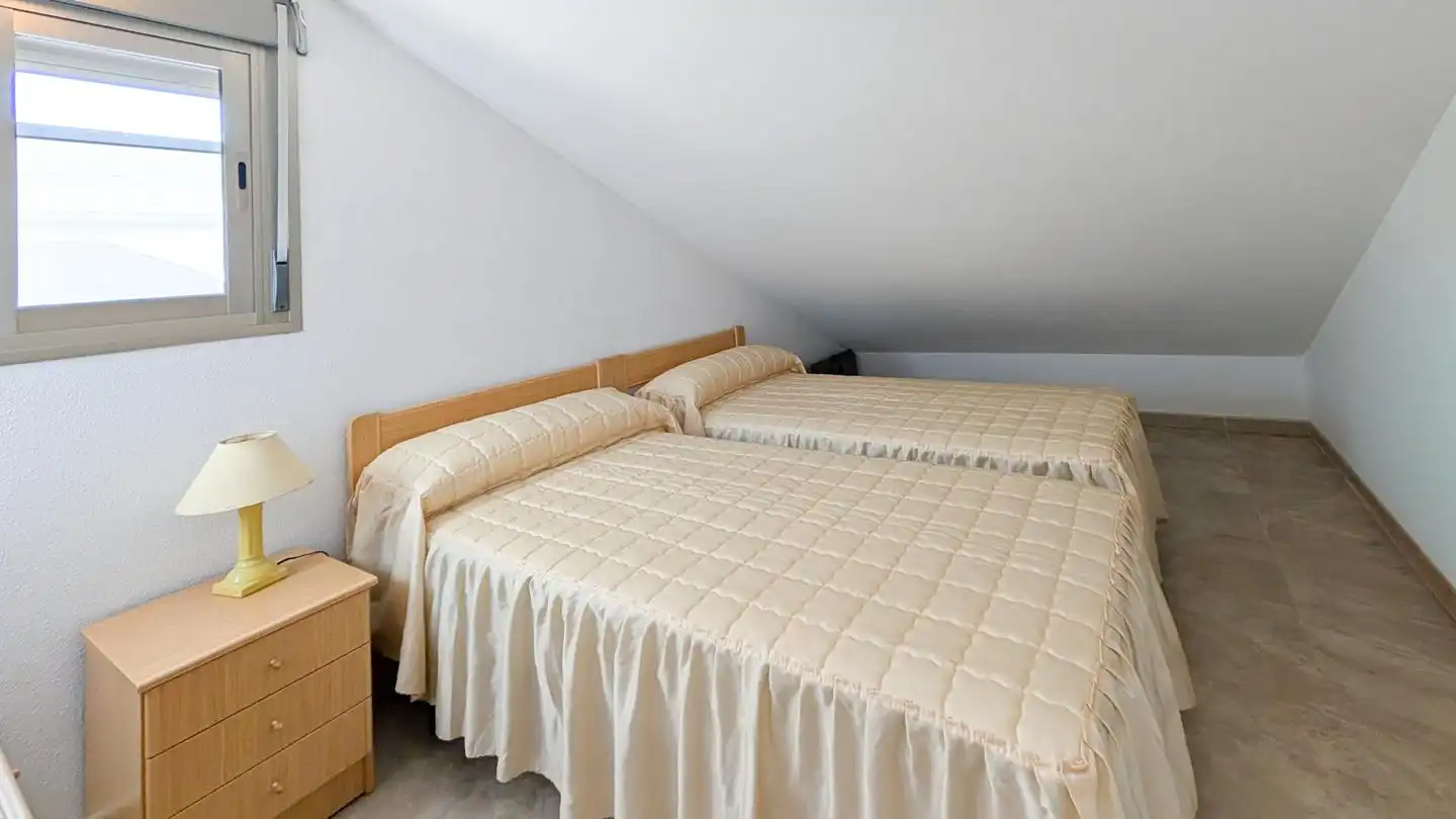 Schlafzimmer von Wohnung zum Verkauf in Santa Pola mit Klimaanlage, Terrasse und Schwimmbad