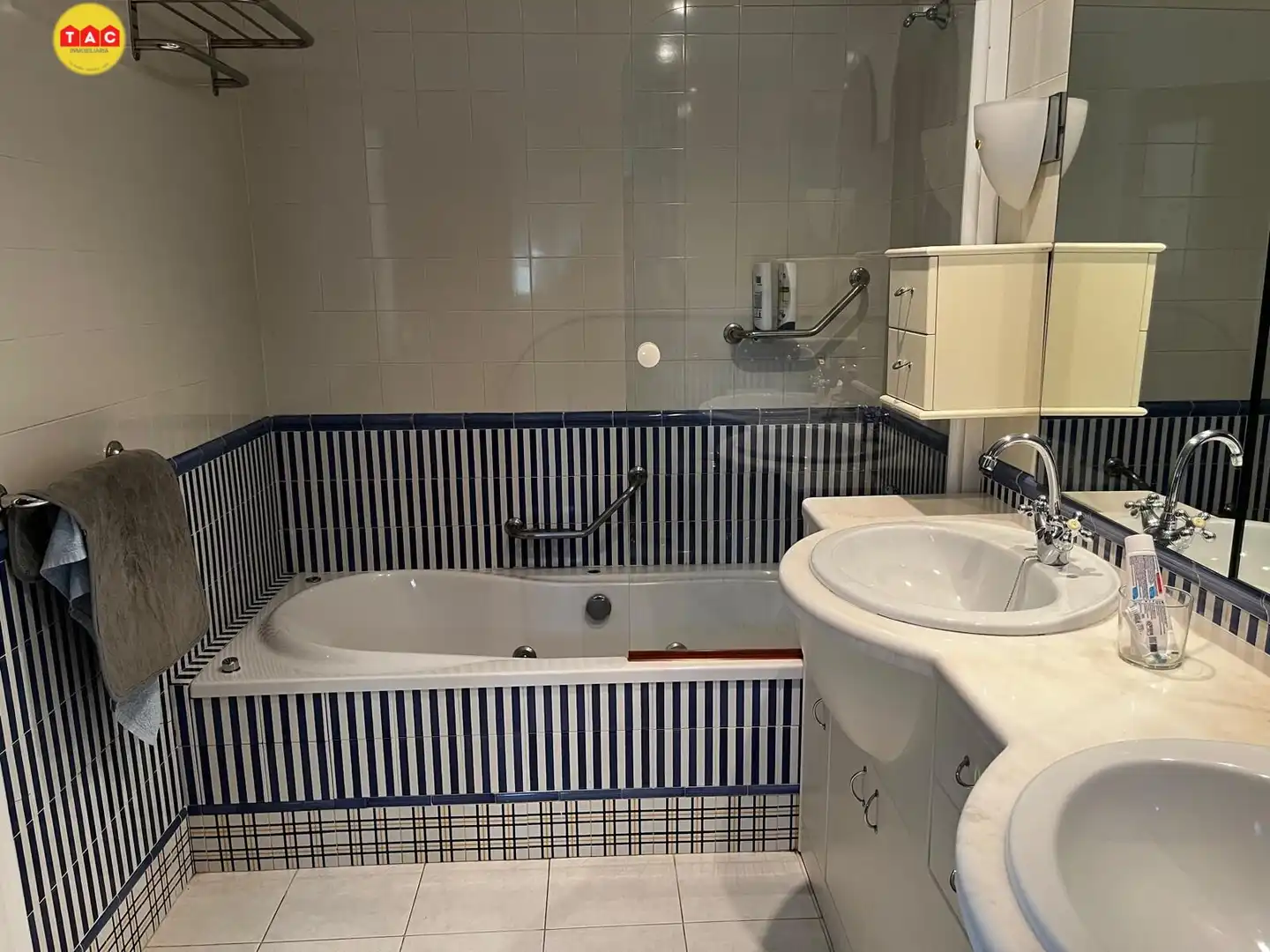 Baño de Casa o chalet en venta en Lepe con Aire acondicionado, Calefacción y Jardín privado