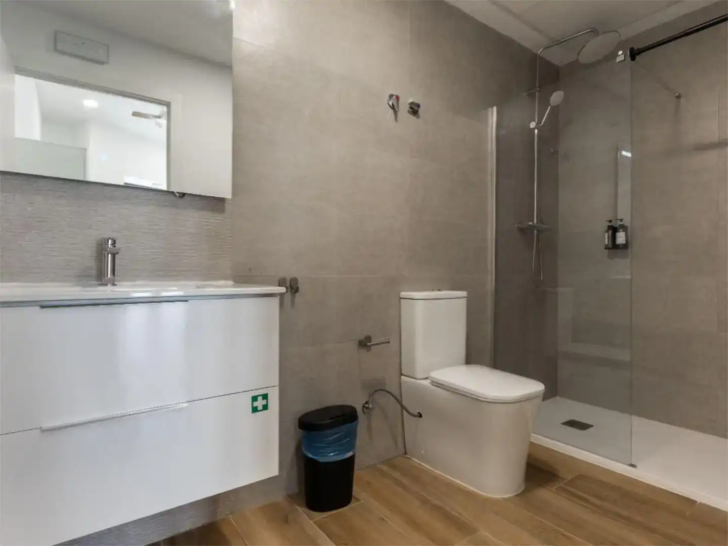 Badezimmer von Wohnung zum Verkauf in Valencia mit Klimaanlage und Möbliert
