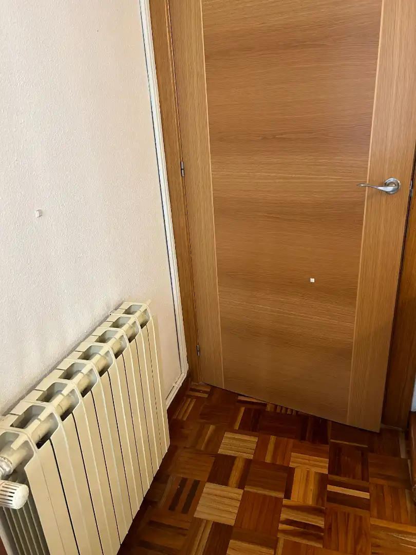 Dormitori de Pis en venda en Burgos amb Calefacció, Parquet i Moblat