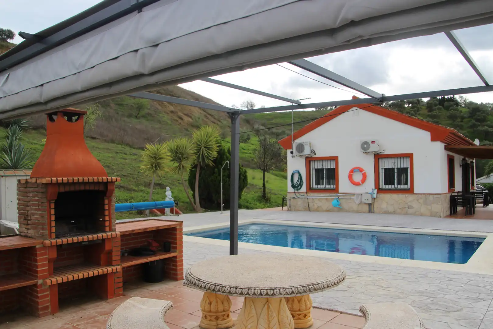 Schwimmbecken von Haus oder Chalet zum Verkauf in Coín mit Klimaanlage, Privatgarten und Terrasse