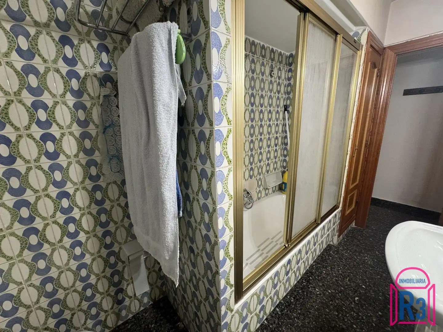 Bany de Pis en venda en León Capital  amb Calefacció i Terrassa
