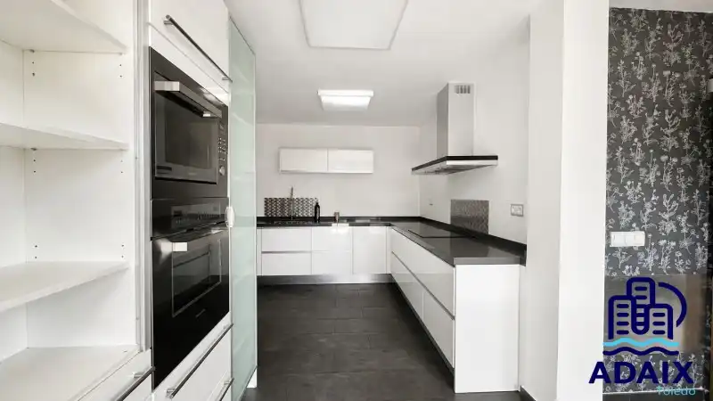Kitchen of Houses for sale in Layos  with Air Conditioner, Heating and Terrace