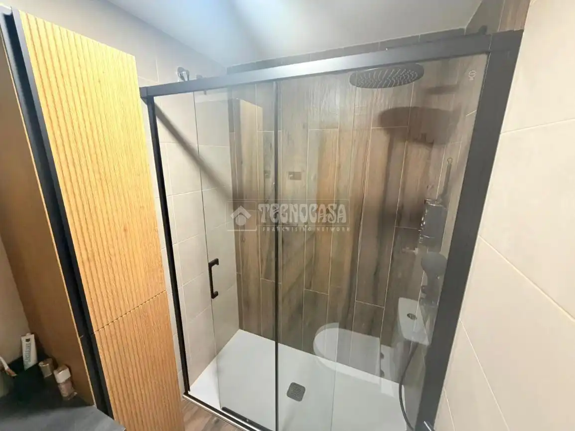 Badezimmer von Dachboden zum Verkauf in Ciempozuelos