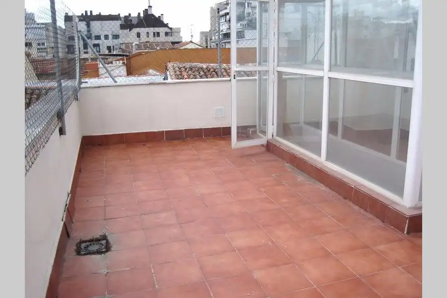 Ático con ascensor en alquiler en Barrio de Salamanca