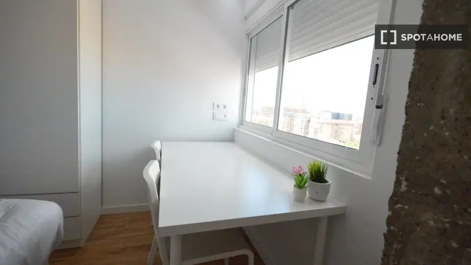 Bedroom of Flat for rent in Valencia  with Air Conditioner, Heating and Furnished