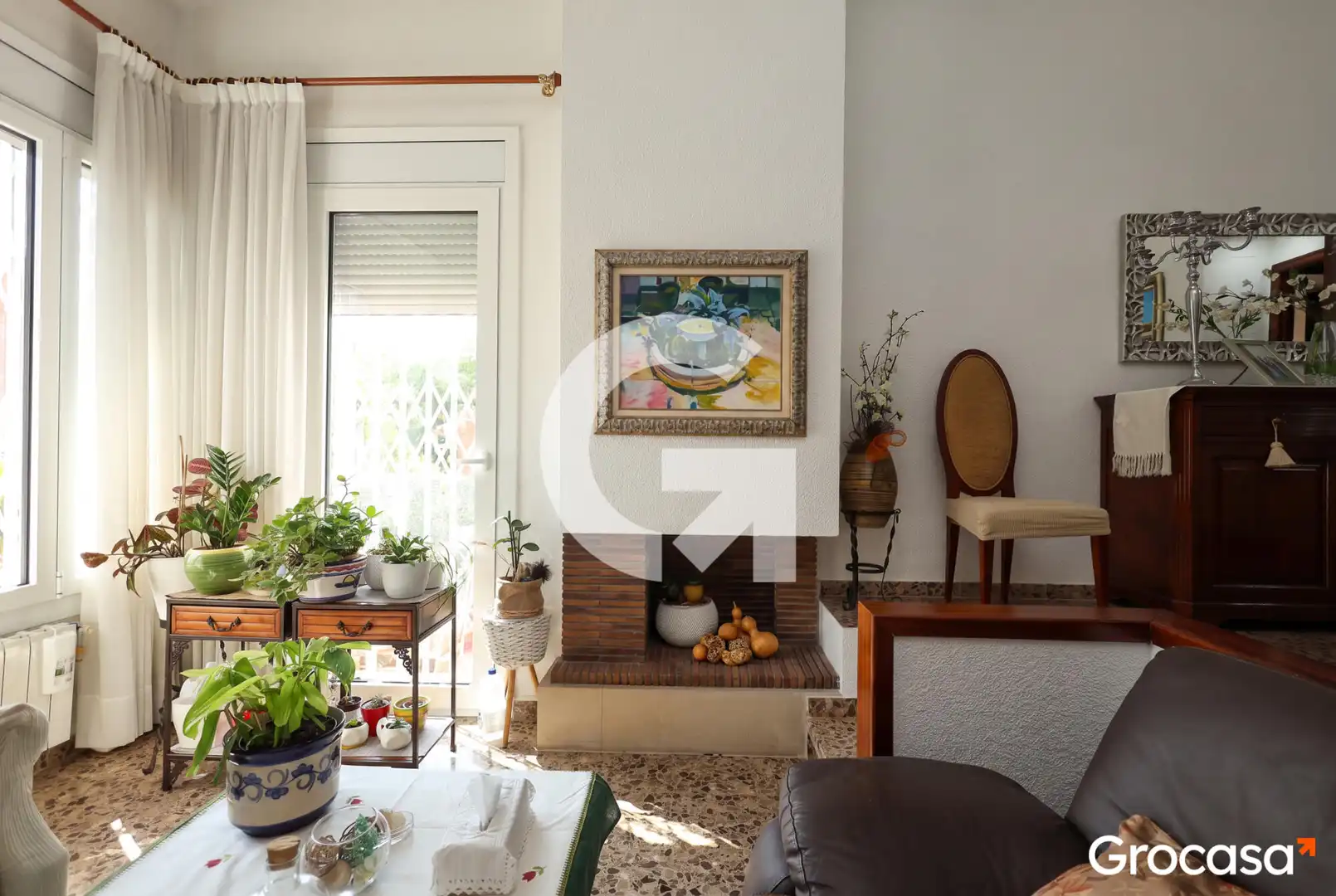Sala d'estar de Casa adosada en venda en Sant Boi de Llobregat amb Aire condicionat, Calefacció i Jardí privat