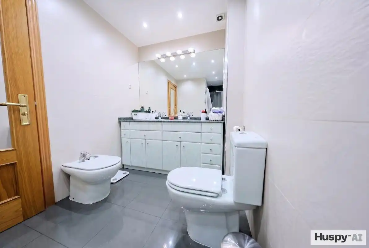 Badezimmer von Wohnung zum Verkauf in Madrid mit Klimaanlage, Heizung und Privatgarten