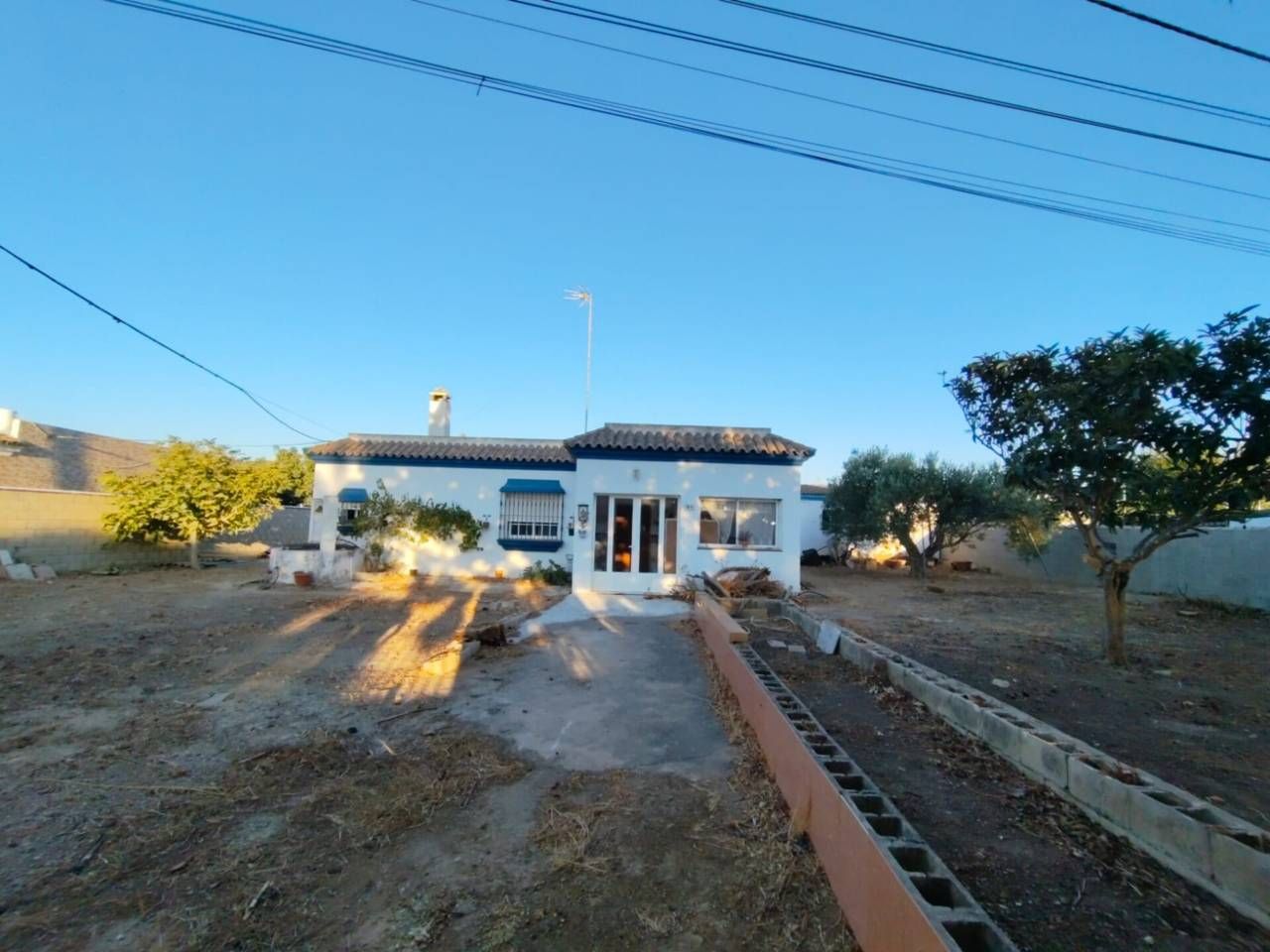 Vista exterior de Casa o chalet en venta en Chiclana de la Frontera
