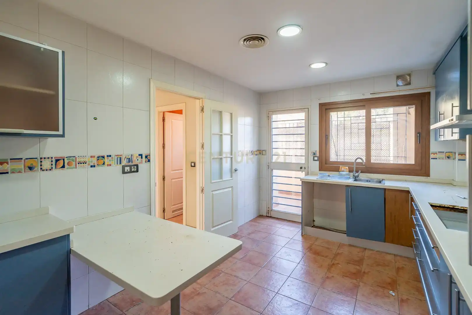 Kitchen of Houses for sale in Málaga  with Air Conditioner, Private garden and Storage room