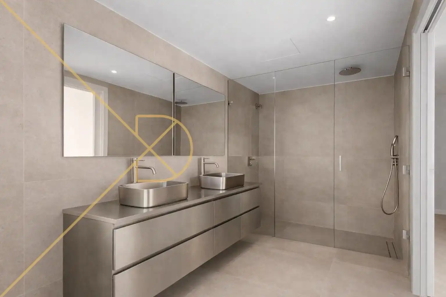 Bathroom of Houses for sale in Barcelona  with Parquet flooring