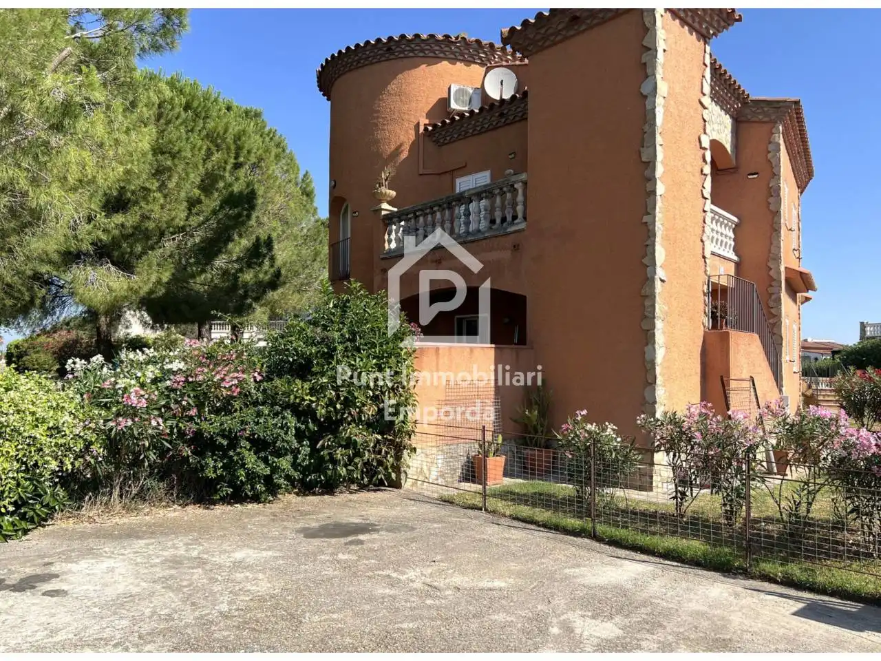 Vista exterior de Piso en venta en Torroella de Fluvià con Aire acondicionado, Terraza y Balcón