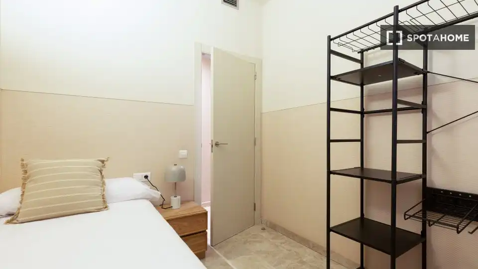Flat with terrace to rent in Ciutat Vella, imagen 13
