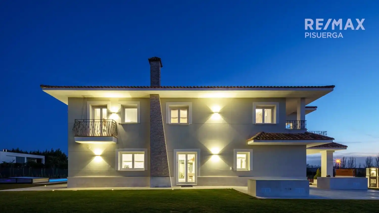 Vista exterior de Casa o xalet en venda en Laguna de Duero amb Calefacció, Jardí privat i Terrassa