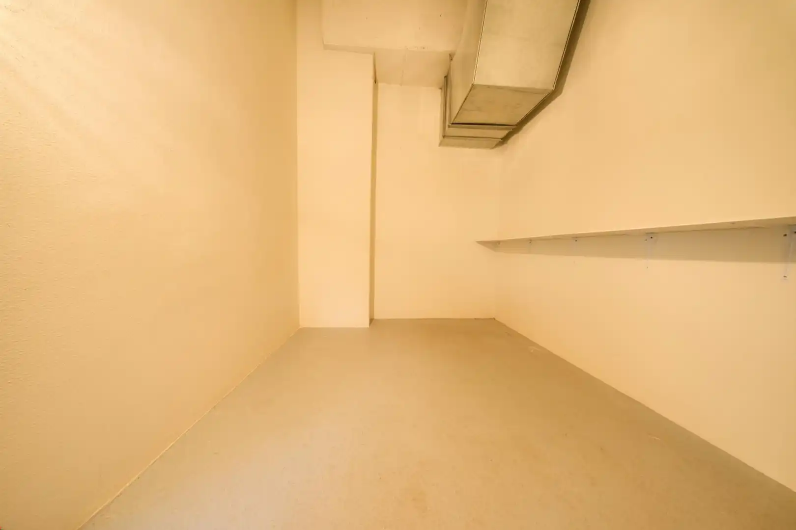 Wohnung zum Verkauf in Granada mit Heizung, Privatgarten und Gemeinschaftspool