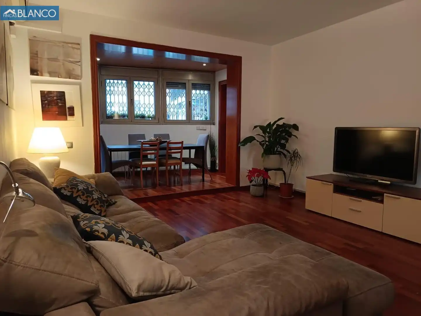 Sala de estar de Piso en venta en L'Hospitalet de Llobregat con Aire acondicionado, Calefacción y Parquet