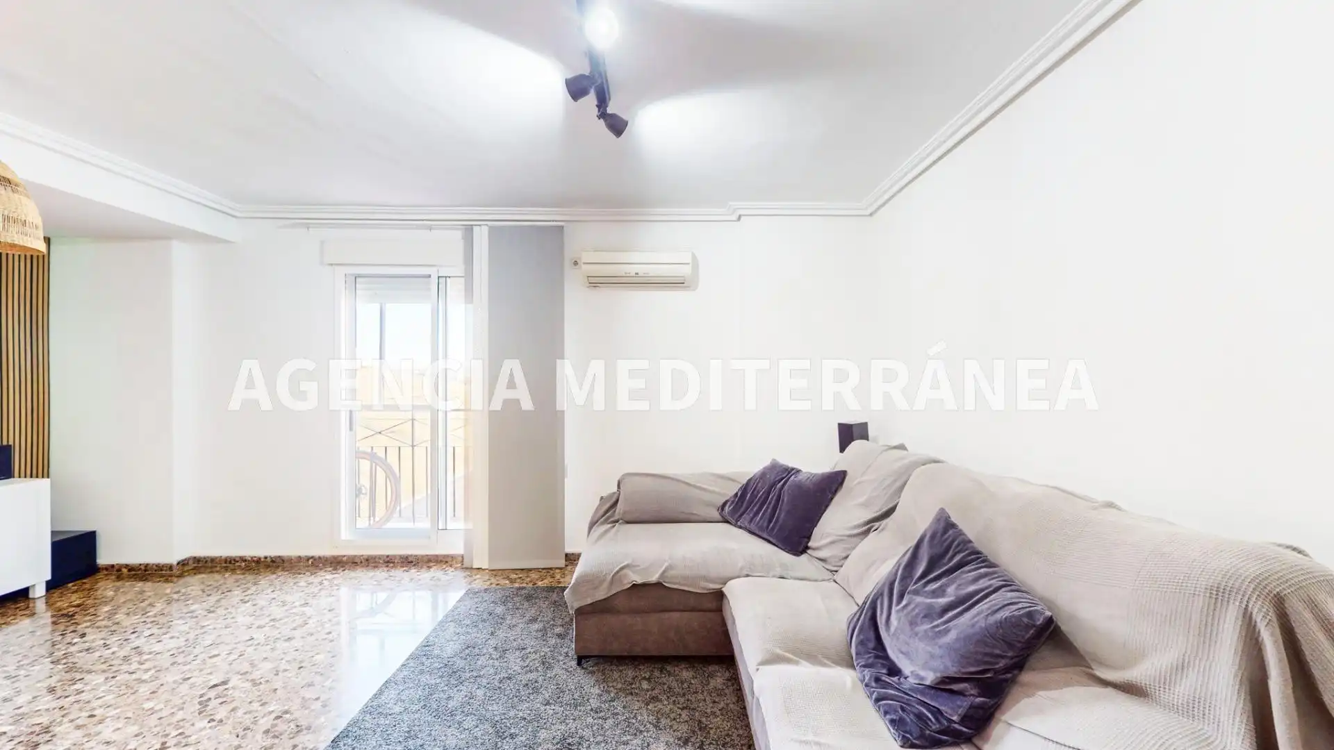 Sala de estar de Piso en venta en Valencia con Aire acondicionado, Trastero y Balcón
