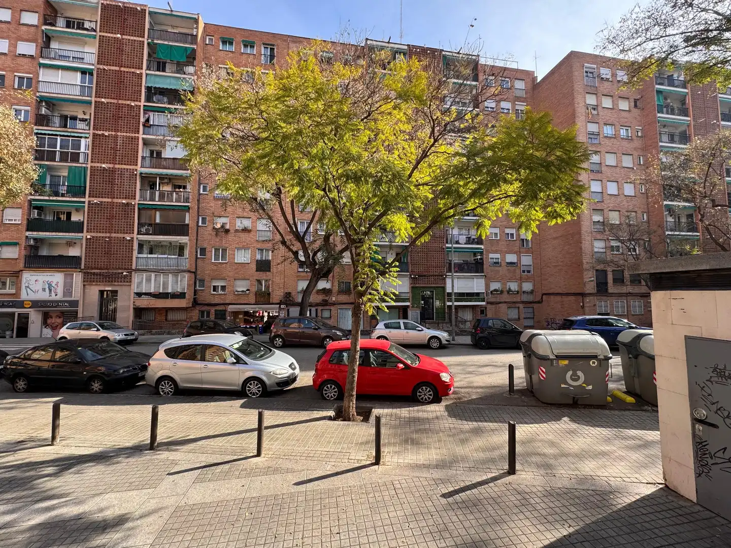 Vista exterior de Local en venta en Badalona